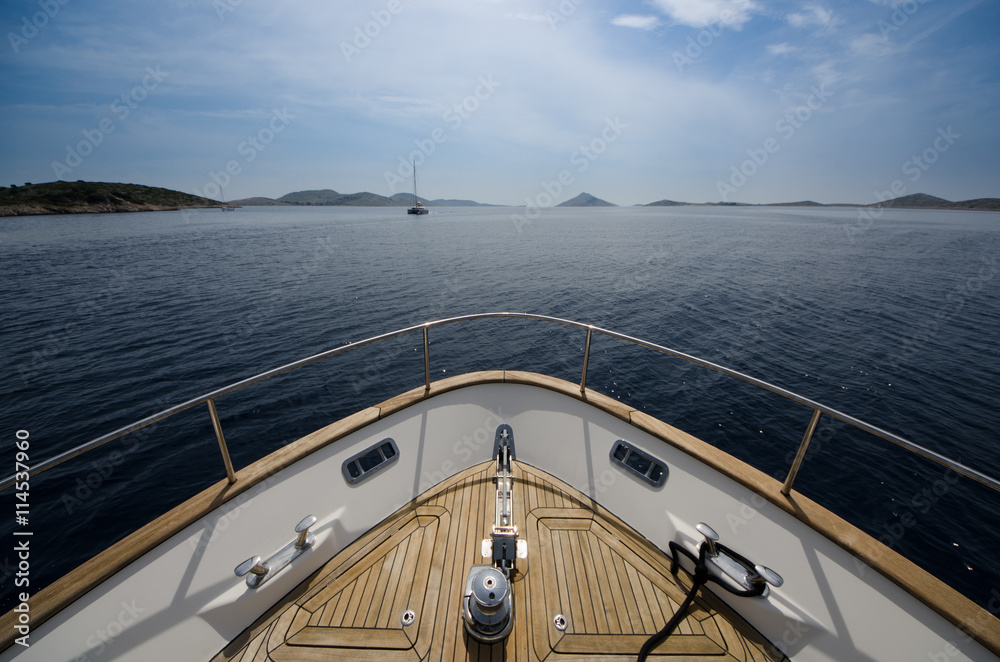 Fototapeta premium Wide angle shot of front of the yacht in summer time