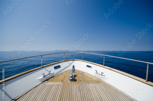 Canvas Print Wide angle shot of front of the yacht in summer time