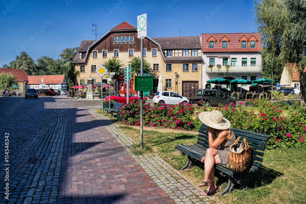 Buckow, Warten auf den Landbus