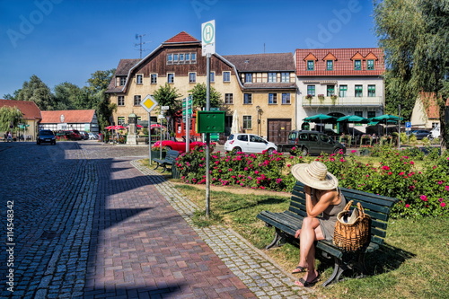 Obraz na płótnie Buckow, Warten auf den Landbus w salonie