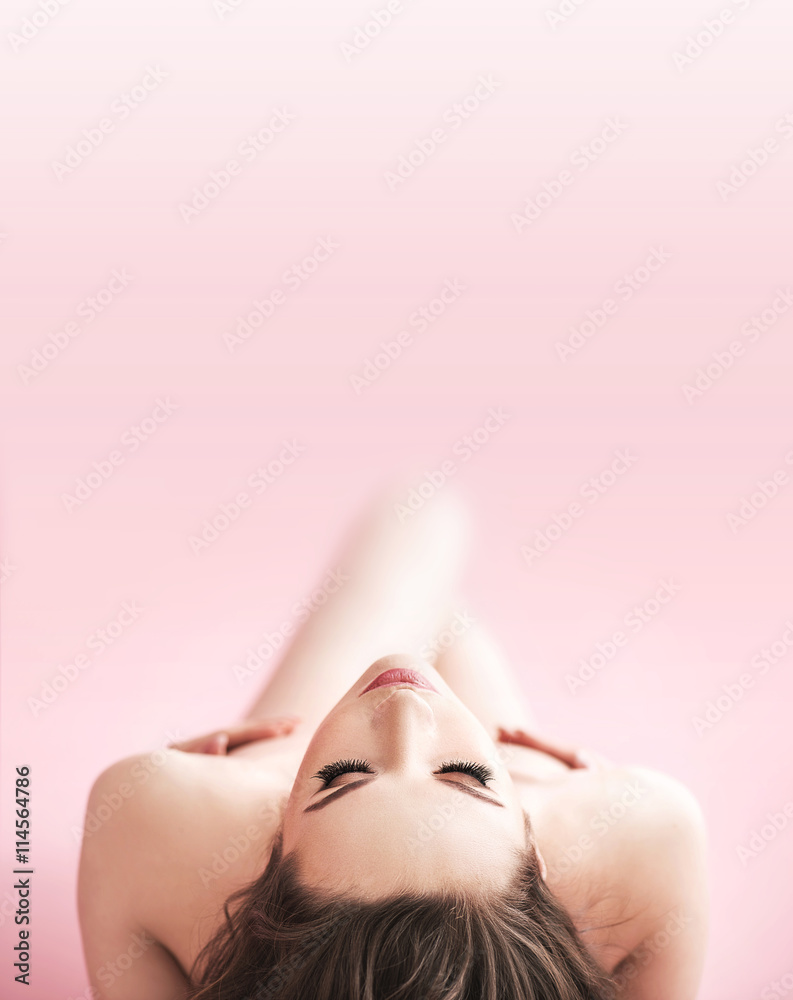 Naklejka premium Portrait of a pure and delicate brunette woman