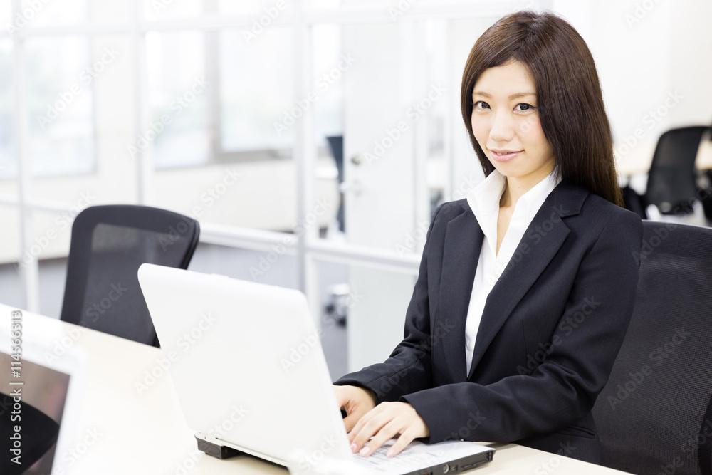 asian businesswoman working in the office asian businesswoman working in the office