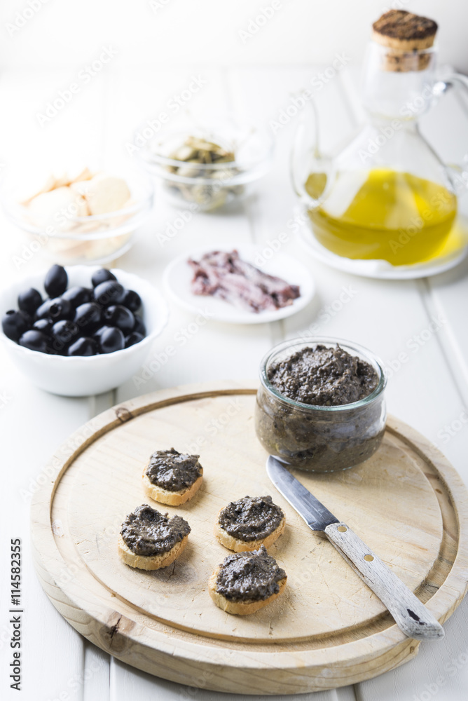 toasted bread with olive pate toasted bread with olive pate