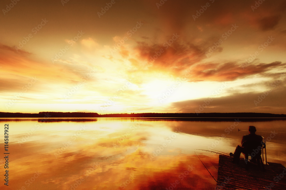 Obraz premium Fisherman at beautiful lake