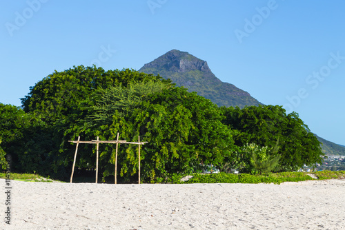 Strand von Flic en flac mit blick auf Tourelle du Tamarin Maurit photo