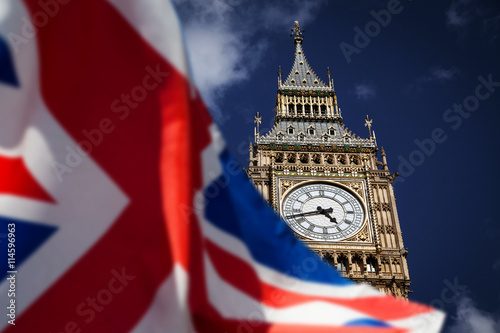 Photo British union jack flag and Big Ben Clock Tower and Parliament house at city of