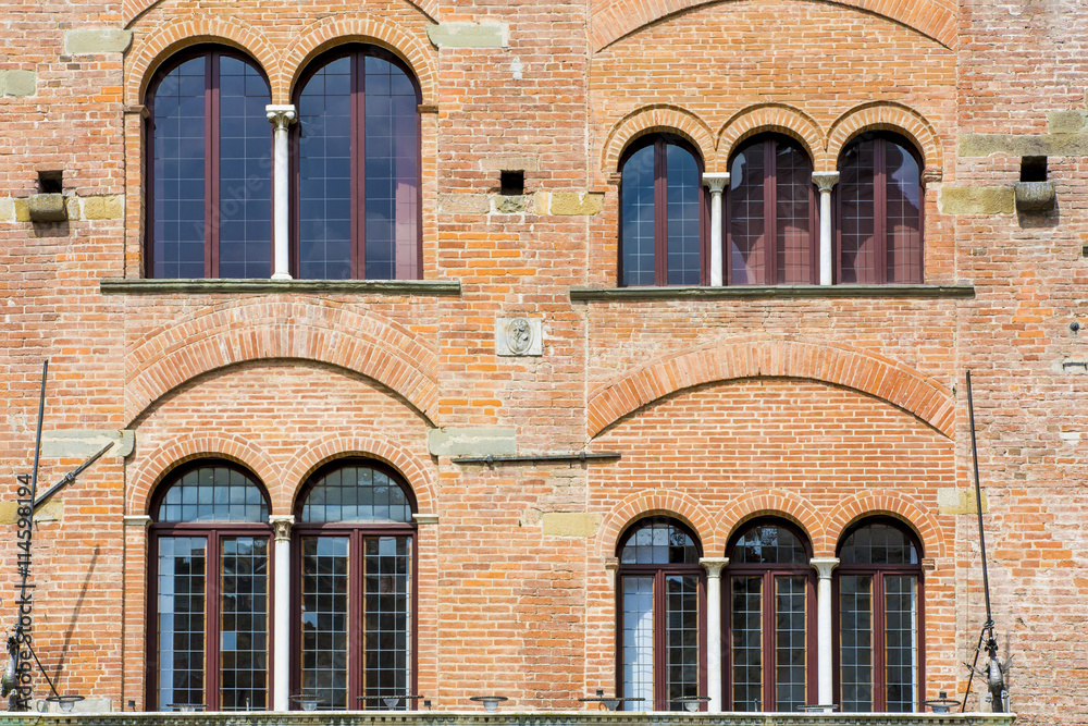 Les fenêtres et balcons de Toscane