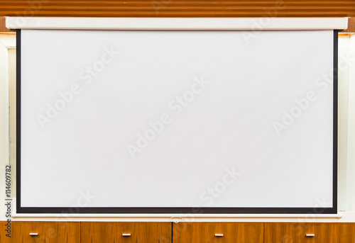 Bild auf Leinwand A white overhead projector on ceiling in meeting room.