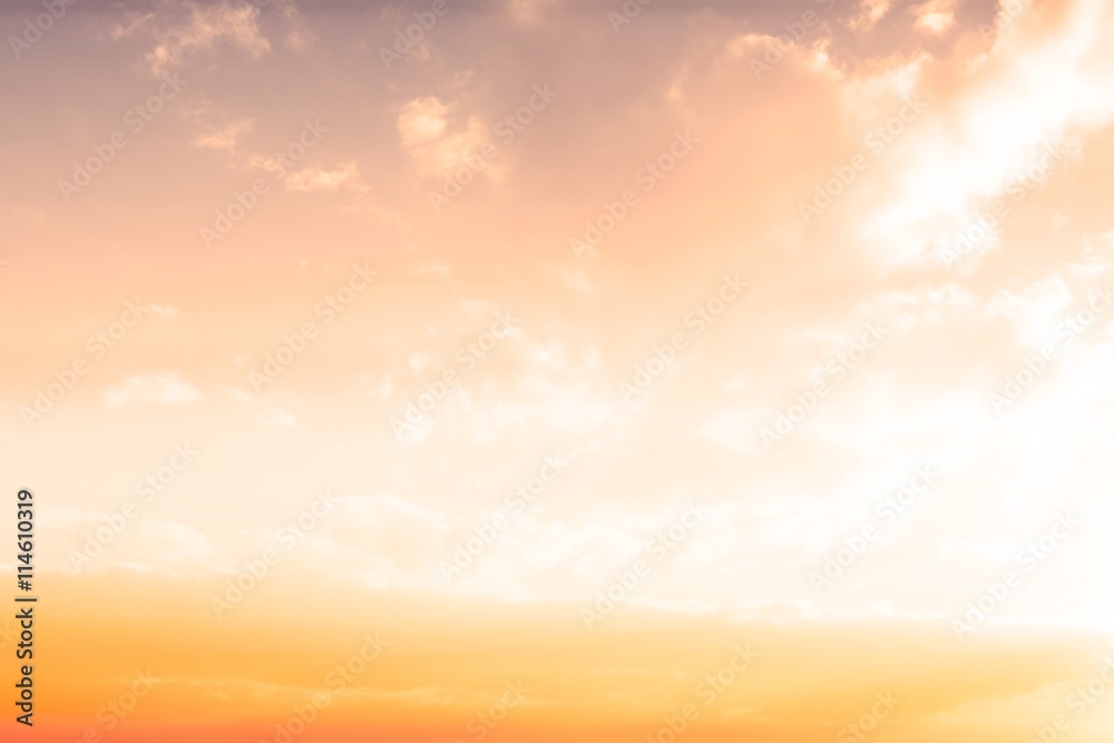 Fototapeta premium Zachód słońca z chmurami