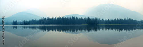 Canvastavla Foggy mountain lake