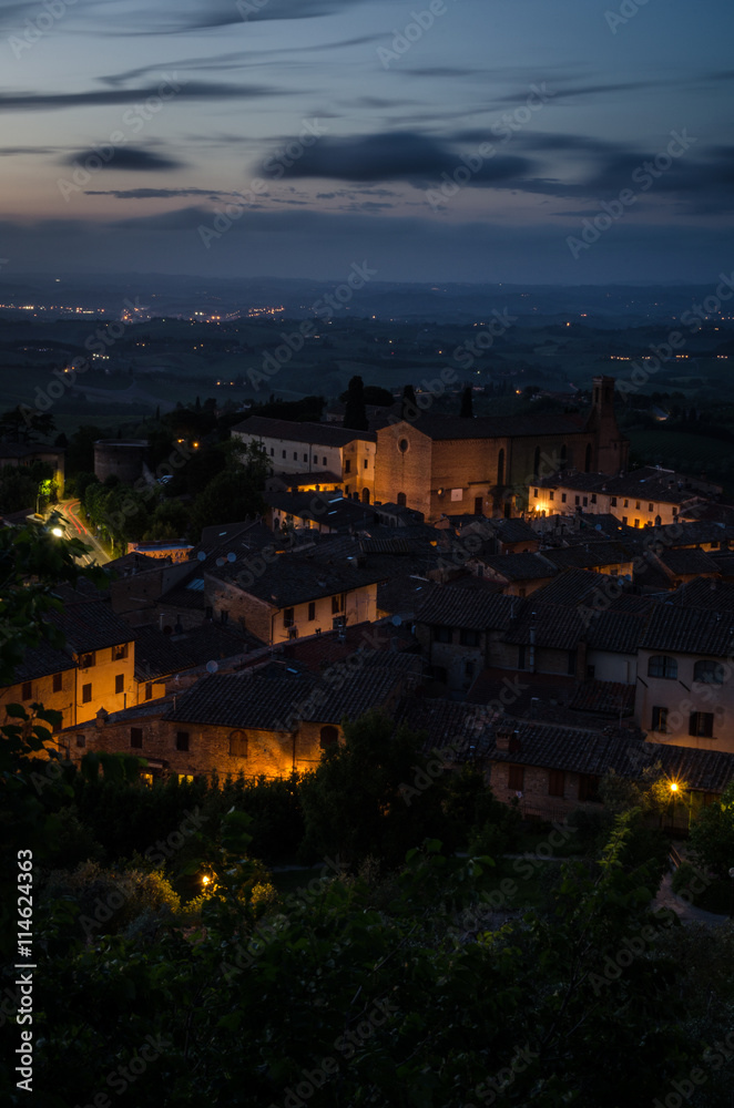 Obraz premium San Gimignano nach Sonnenuntergang