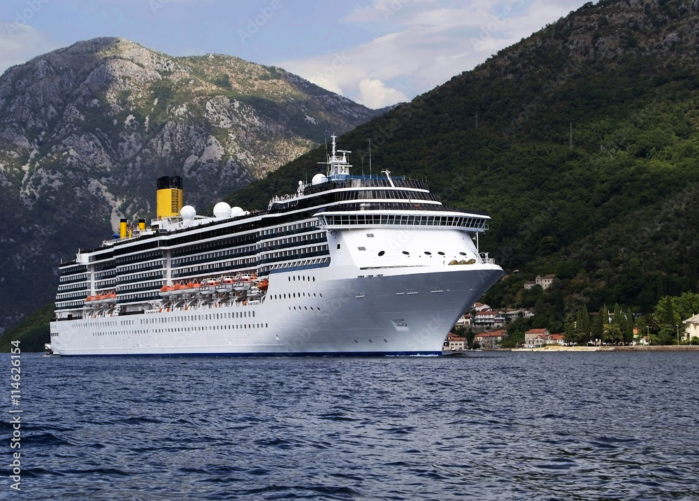 sea liner runs along the mountainous coast line
sea liner runs along the mountainous coast line