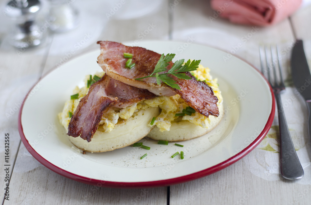 Crumpets with eggs and bacon Crumpets with eggs and bacon
