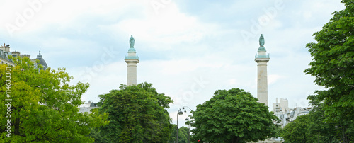 Colonnes place de la Nation à Paris photo