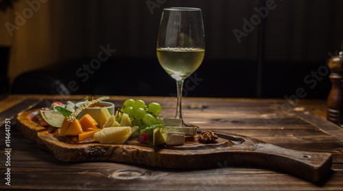 fruit dish with white wine served on desk
