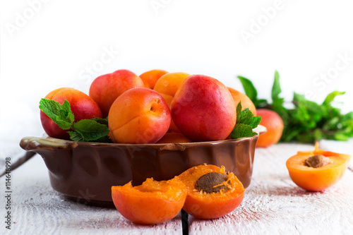 Fototapeta Naklejka Na Ścianę i Meble -  Ceramic bowl with organic ripe apricots