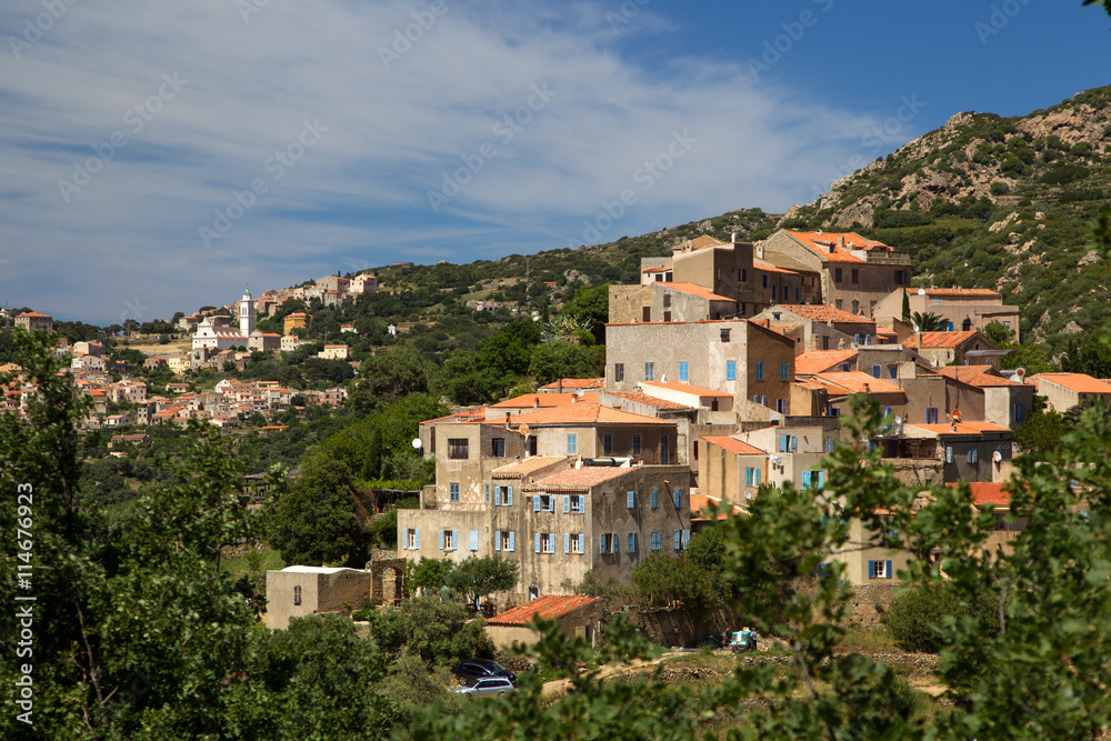Blick über die Dörfer Pigna und Corbara auf Korsika