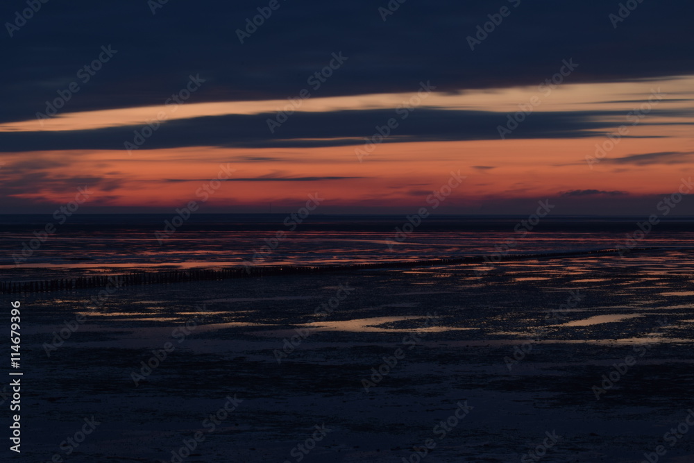 Abend-Nacht-Morgenstimmung an der Nordseeküste, Mond- und Sonnenlicht im Watt