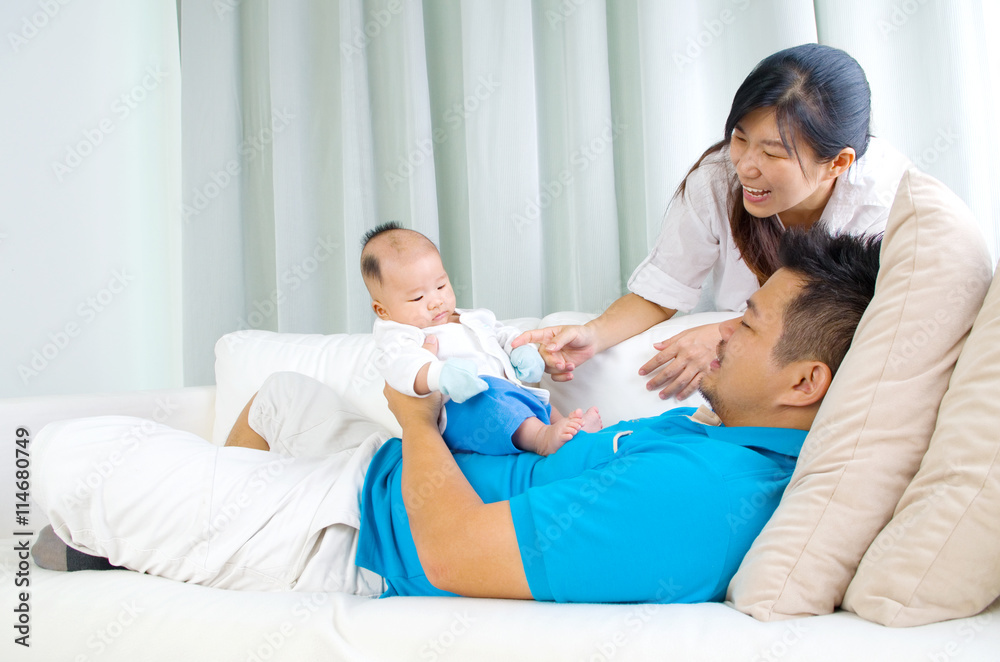 Fototapeta premium asian family