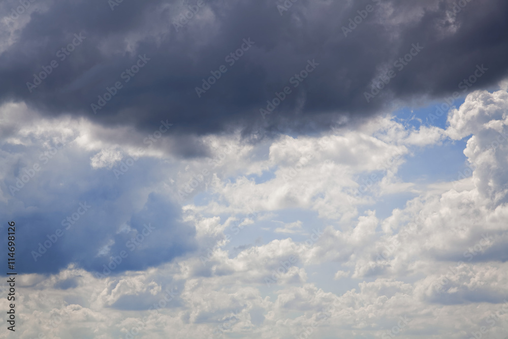 Obraz premium Blauer Himmel mit Wolken