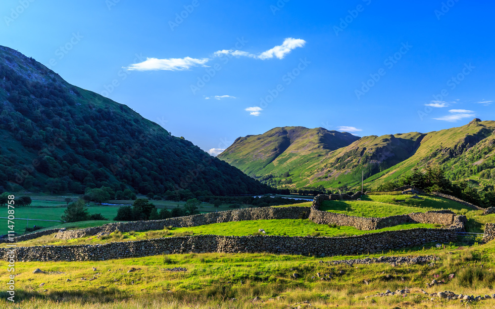 Obraz premium Landscape and rock fence in countryside