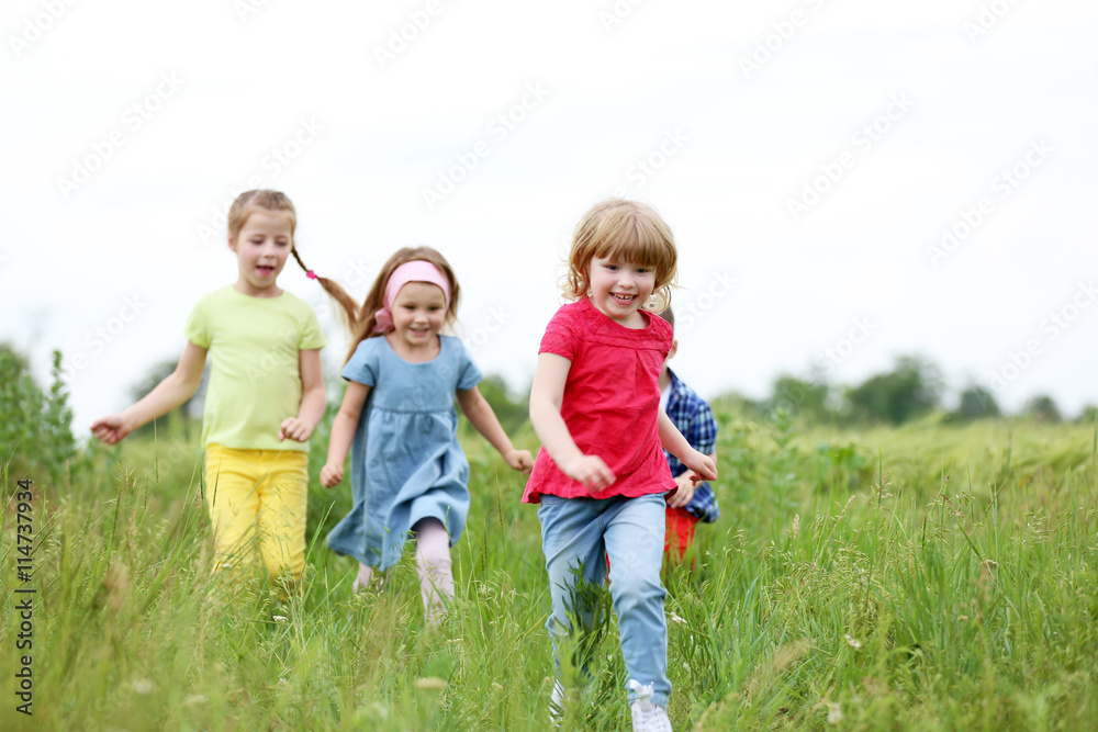 Children having fun outdoor - obrazy, fototapety, plakaty 
