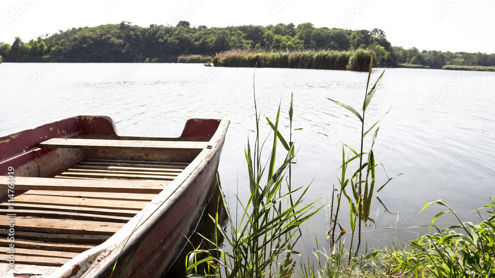 Obraz premium Boat at the lake