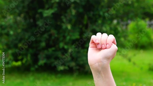 Hand counting to five