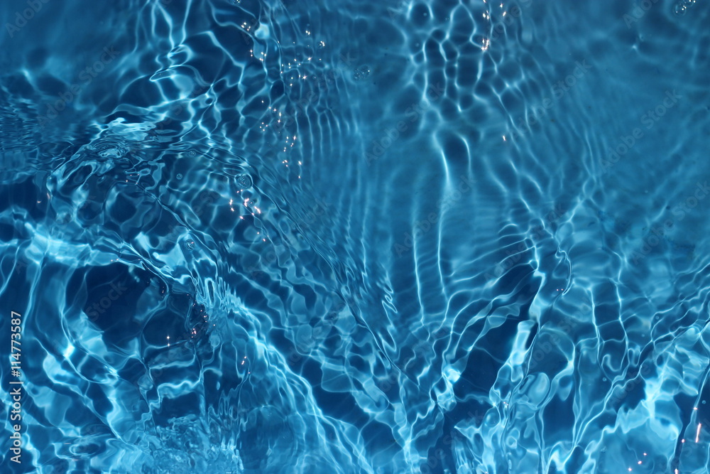 Naklejka premium Sun reflections in blue pool water from above