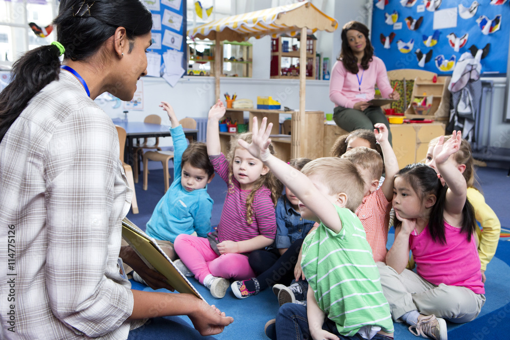 Obraz premium Storytime at Nursery