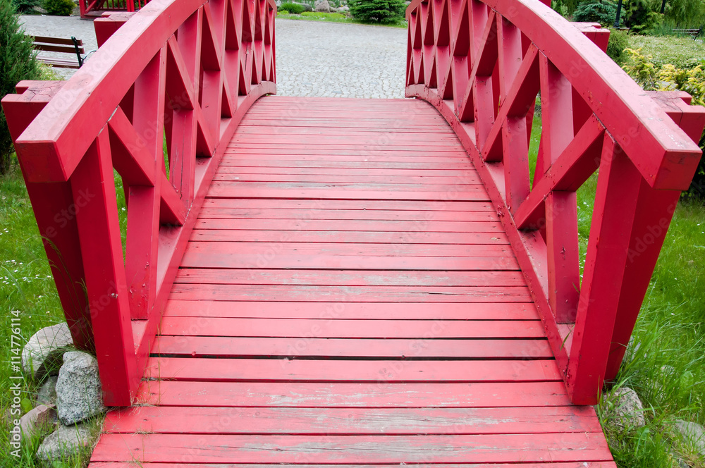 Obraz premium Red wooden bridge closeup