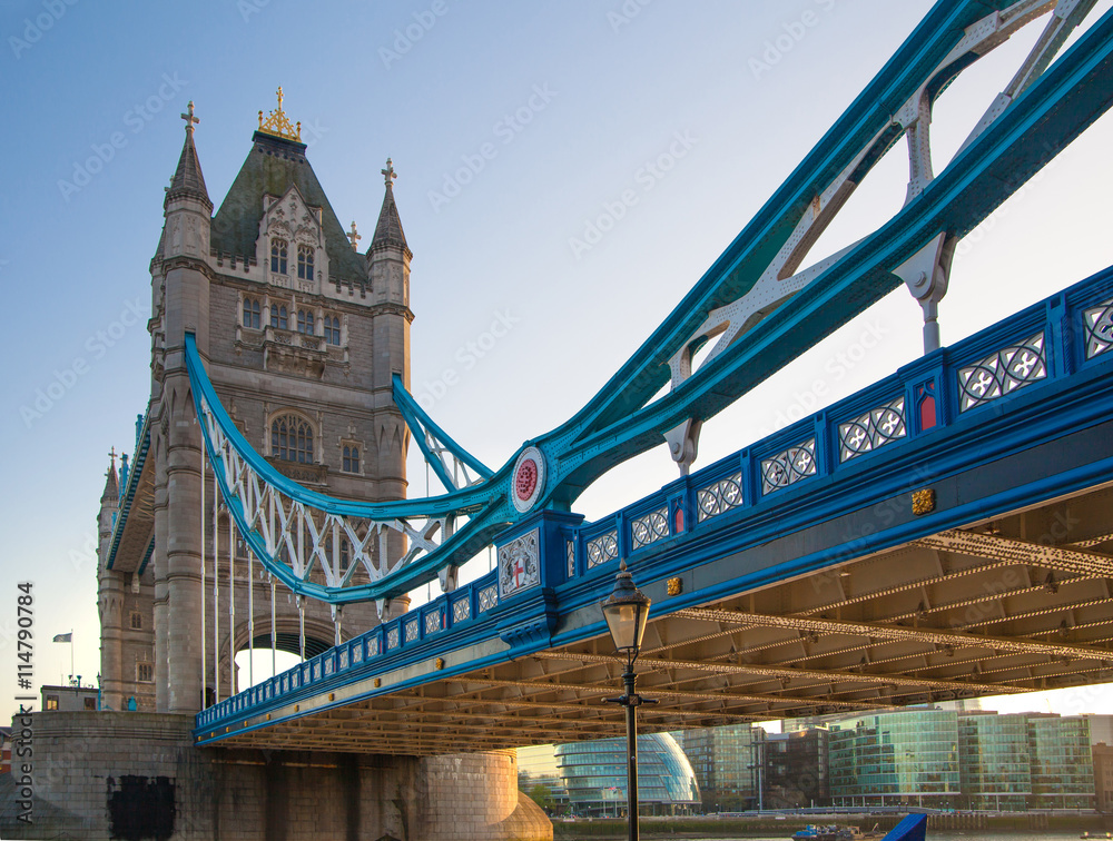 Obraz premium Tower Bridge and River Thames at sunset 