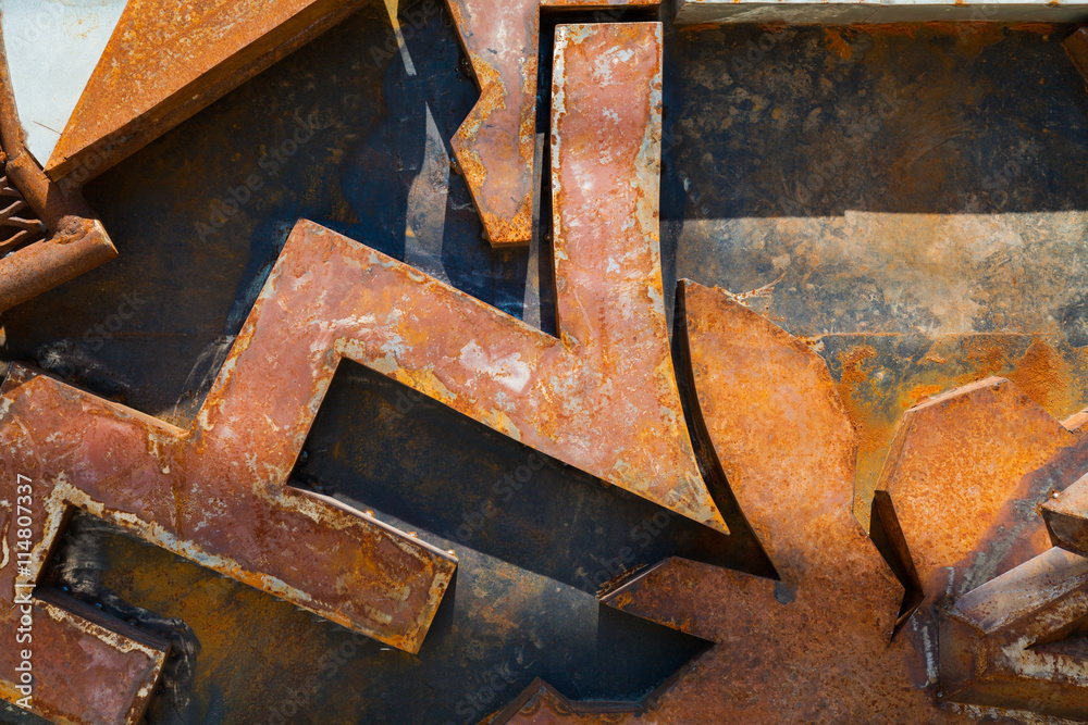 Rusty metal sheet with geometrical figures