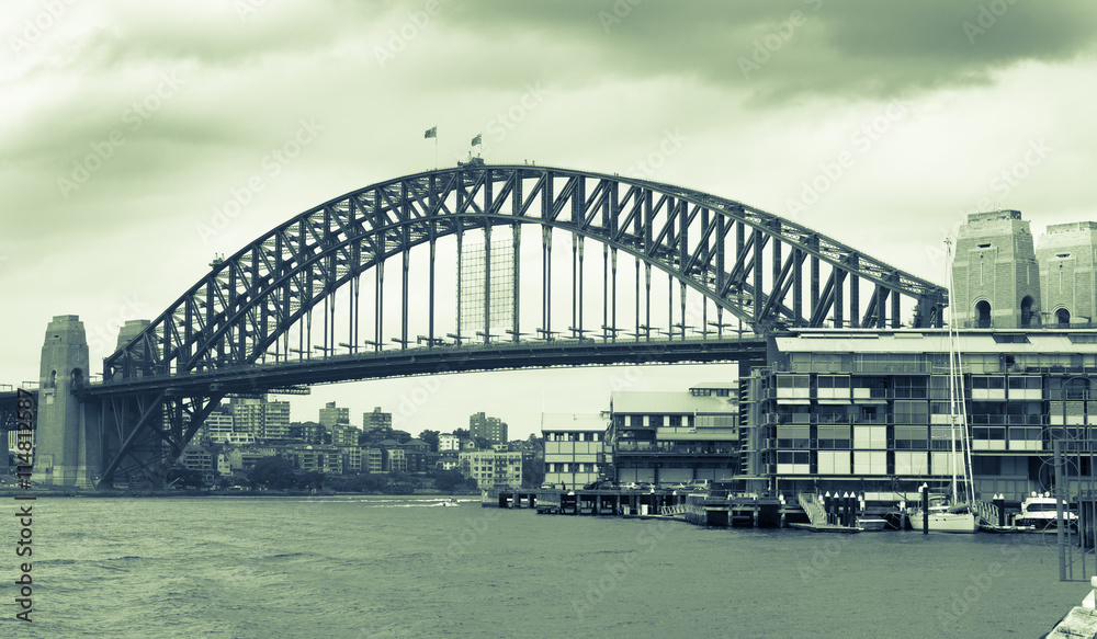 Naklejka premium Gritty old style image Sydney Harbor Bridge, Australia.