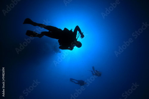 Fototapeta Naklejka Na Ścianę i Meble -  Scuba diving group silhouettes