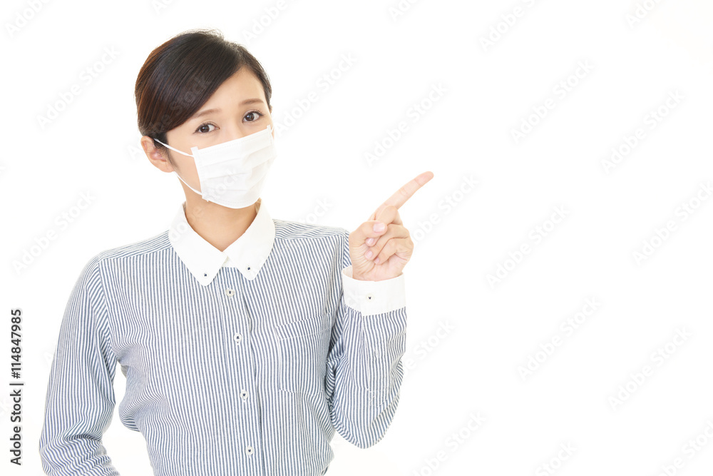 マスクをした女性 マスクをした女性