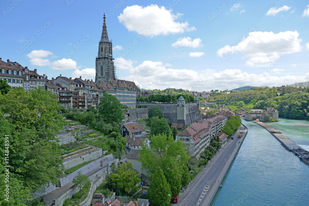 Naklejka premium altstadt von bern an der aare, schweiz 