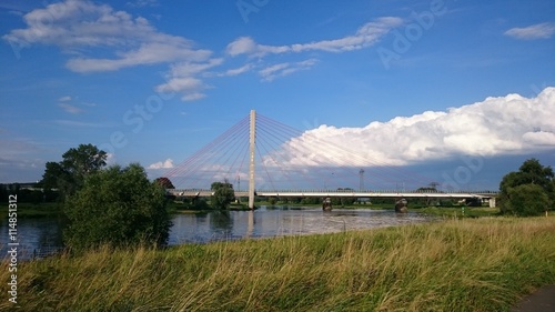 Brücke über die Elbe in Sachsen im Sommer
