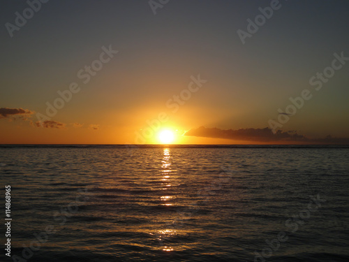 Sonnenuntergang über dem Meer © pattilabelle