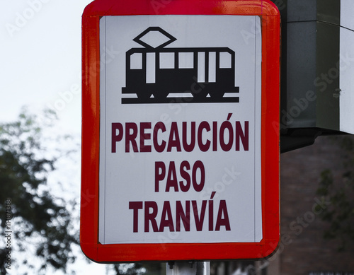 Advertencia del paso de un tranvía, precaución, Sevilla, España