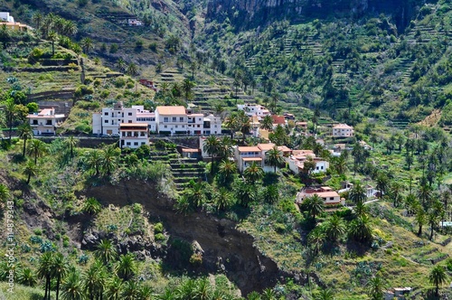 Terrassenfelder mit kleinen Häusern im Valle Gran Rey, kanareninsel La Gomera - am atlantischen Ozean in Spanien - Europa photo