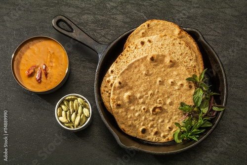 チャパティとカレー　 chapati and curry photo