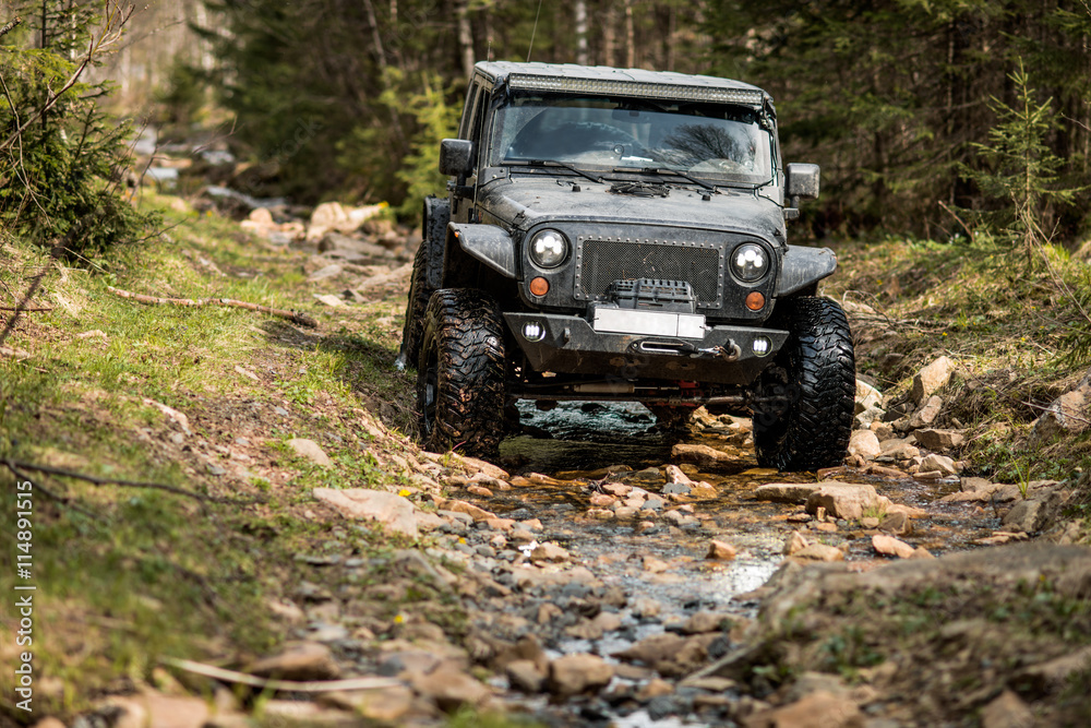 Photographie off-road extreme expedition on black jeep wrangler -  Acheter-le sur Europosters.fr