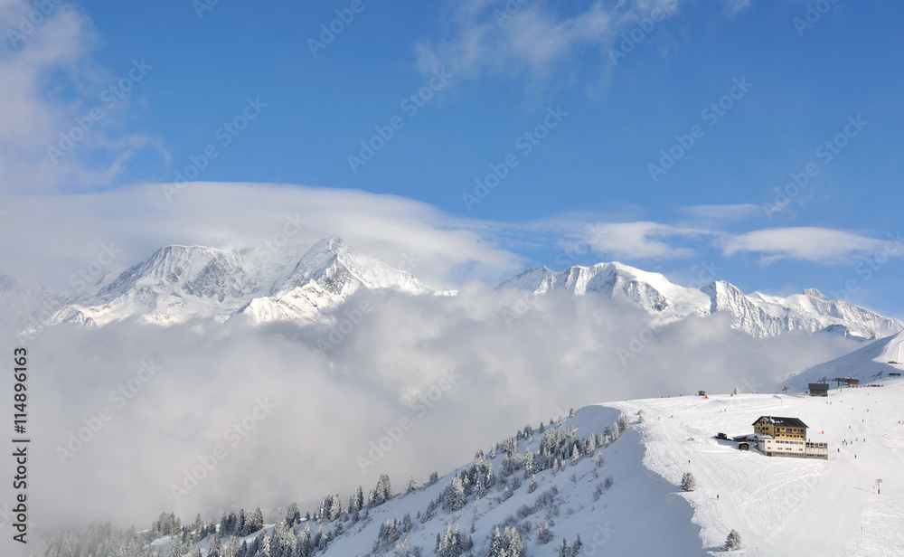paysage de montagne en hiver - massif du mont blanc 