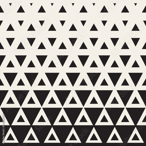Vector Seamless Black and White Triangle Halftone Pattern