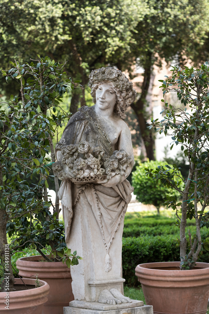 Fototapeta premium White marble statue in Villa Borghese. Rome, Italy