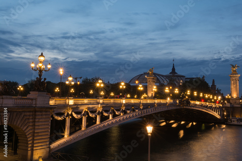 Fototapeta Naklejka Na Ścianę i Meble -  Pont Alexander III bridge at dusk in Paris, France