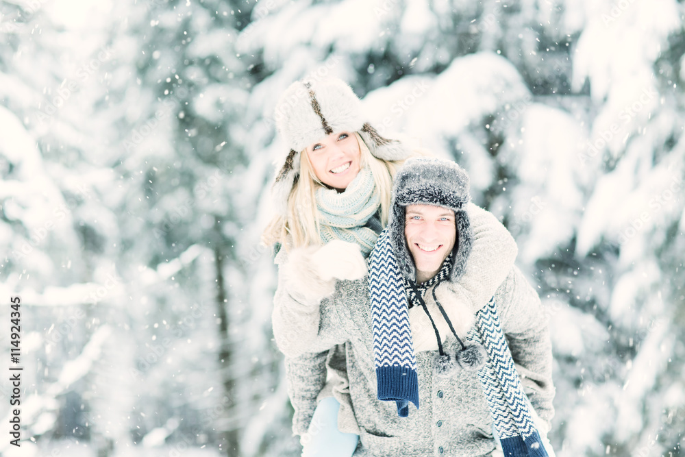 Pärchen im Winterurlaub Pärchen im Winterurlaub