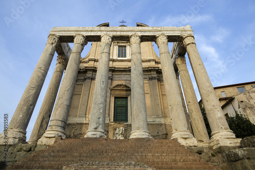 Roma: Fori Imperiali - Tempio di Antonio e Faustina