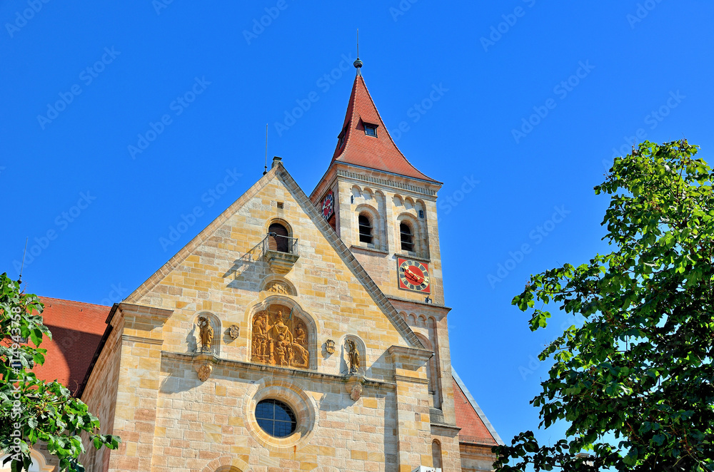 Südflügel mit Glockenturm der Basilika St. Vitus (St.  Veit) in Ellwangen